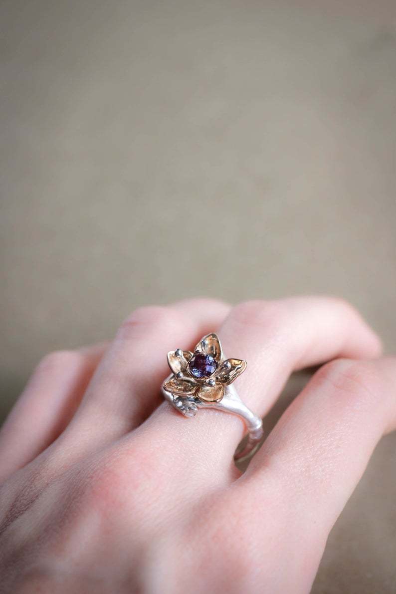 Two-tone Floral Fashion High Sense Women's Ring Engagement Ornament