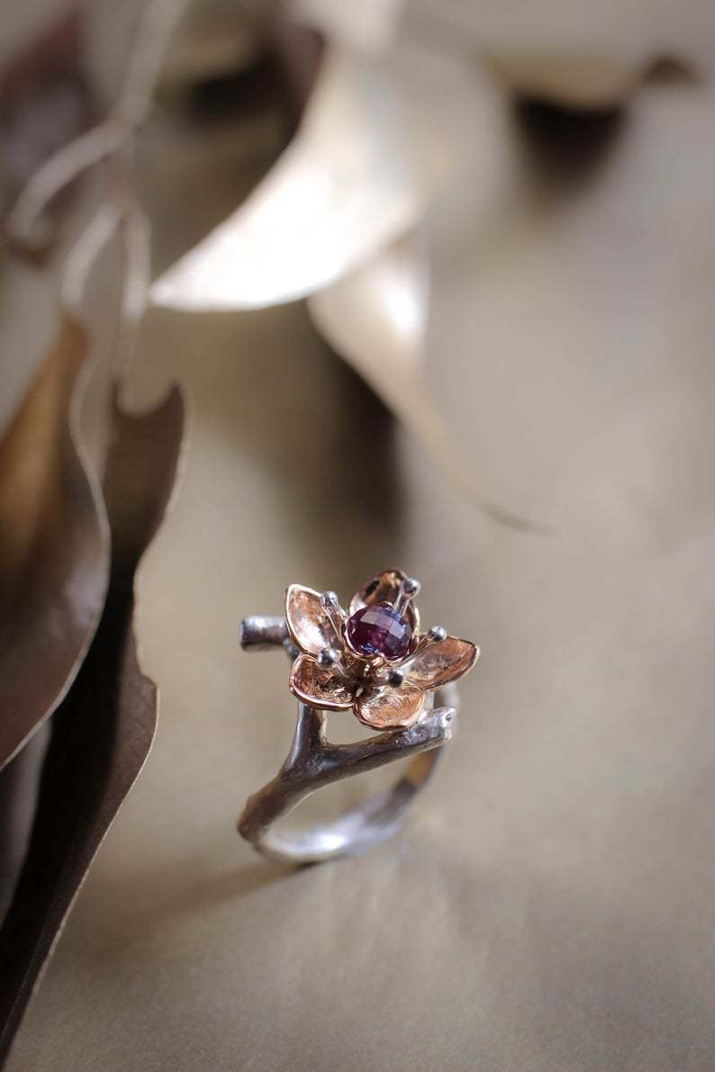 Two-tone Floral Fashion High Sense Women's Ring Engagement Ornament