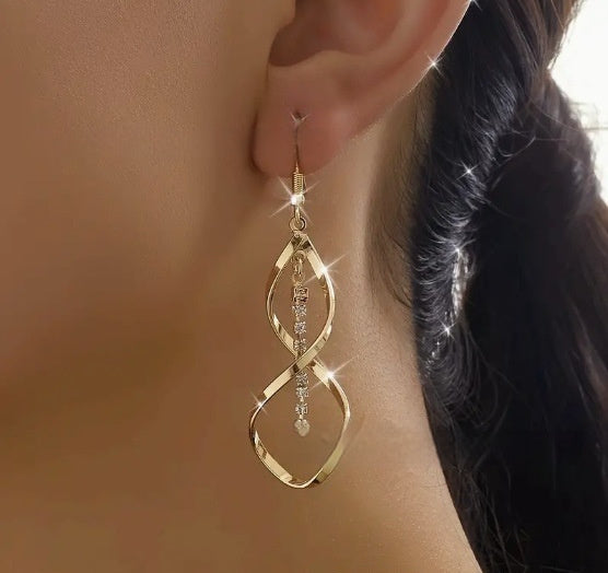 Creative Spiral Design Refined Stylish And Versatile Diamond Female Earring Ornament